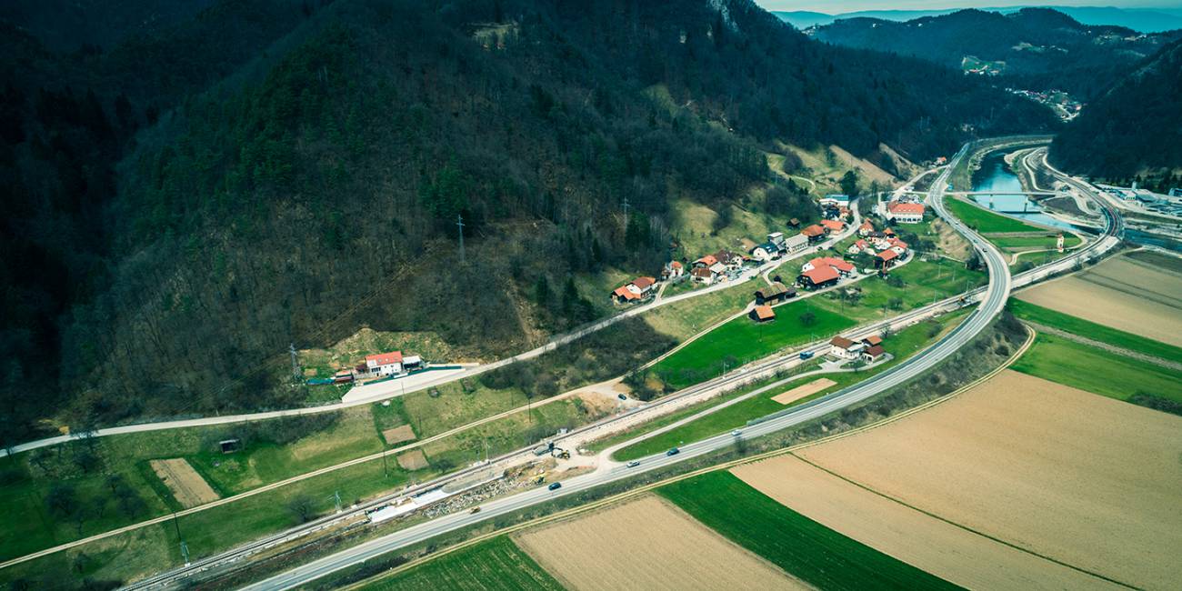 Nadgradnja železniškega odseka Zidani Most–Rimske Toplice in železniške postaje Rimske Toplice z izvedbo izvennivojskega križanja