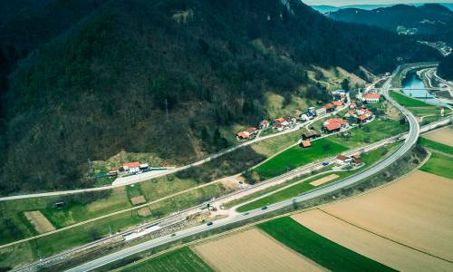 Nadgradnja železniškega odseka Zidani Most–Rimske Toplice in železniške postaje Rimske Toplice z izvedbo izvennivojskega križanja