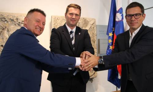 Podpis pogodbe za izgradnjo nove Osnovne šole Frana Albrehta Kamnik